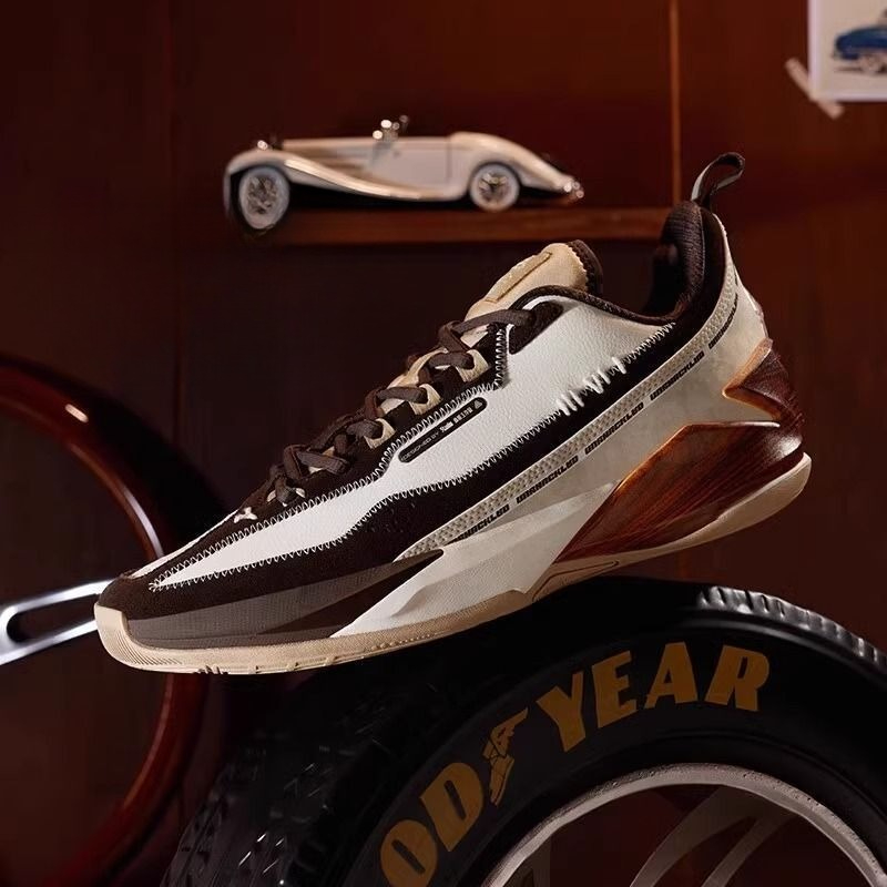 Chaussures de basket-ball prof - Outdoor Sport Flooring avis et prix