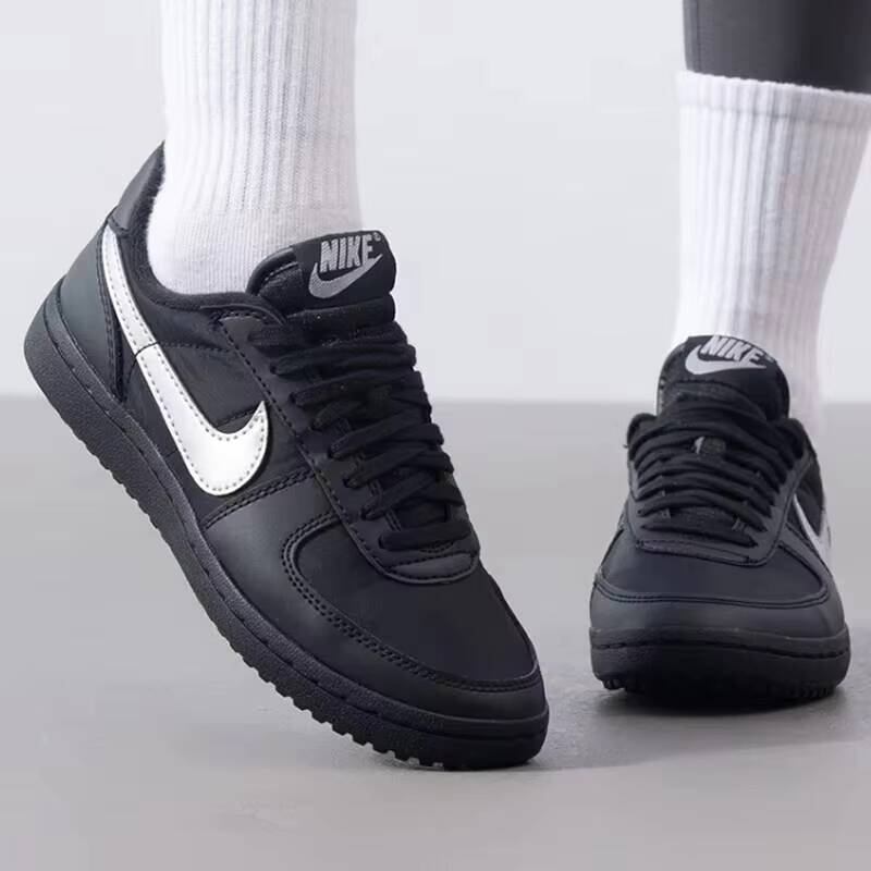 Nouvelles baskets Nike Field G - Outdoor Sport Field avis et prix